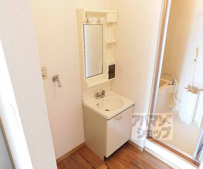 洗面設備　綺麗な洗面所です