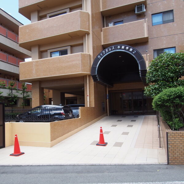 【熊本市中央区水前寺のマンションのエントランス】