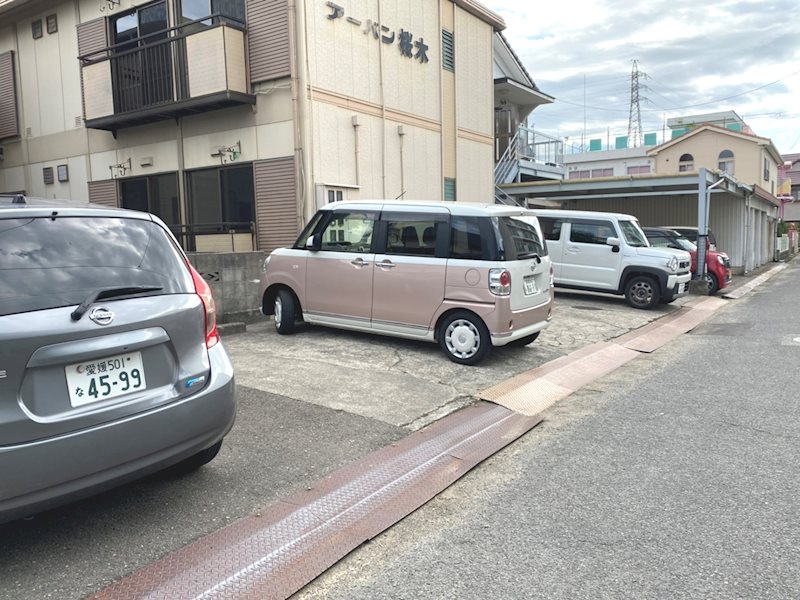 【アーバン桜木の駐車場】