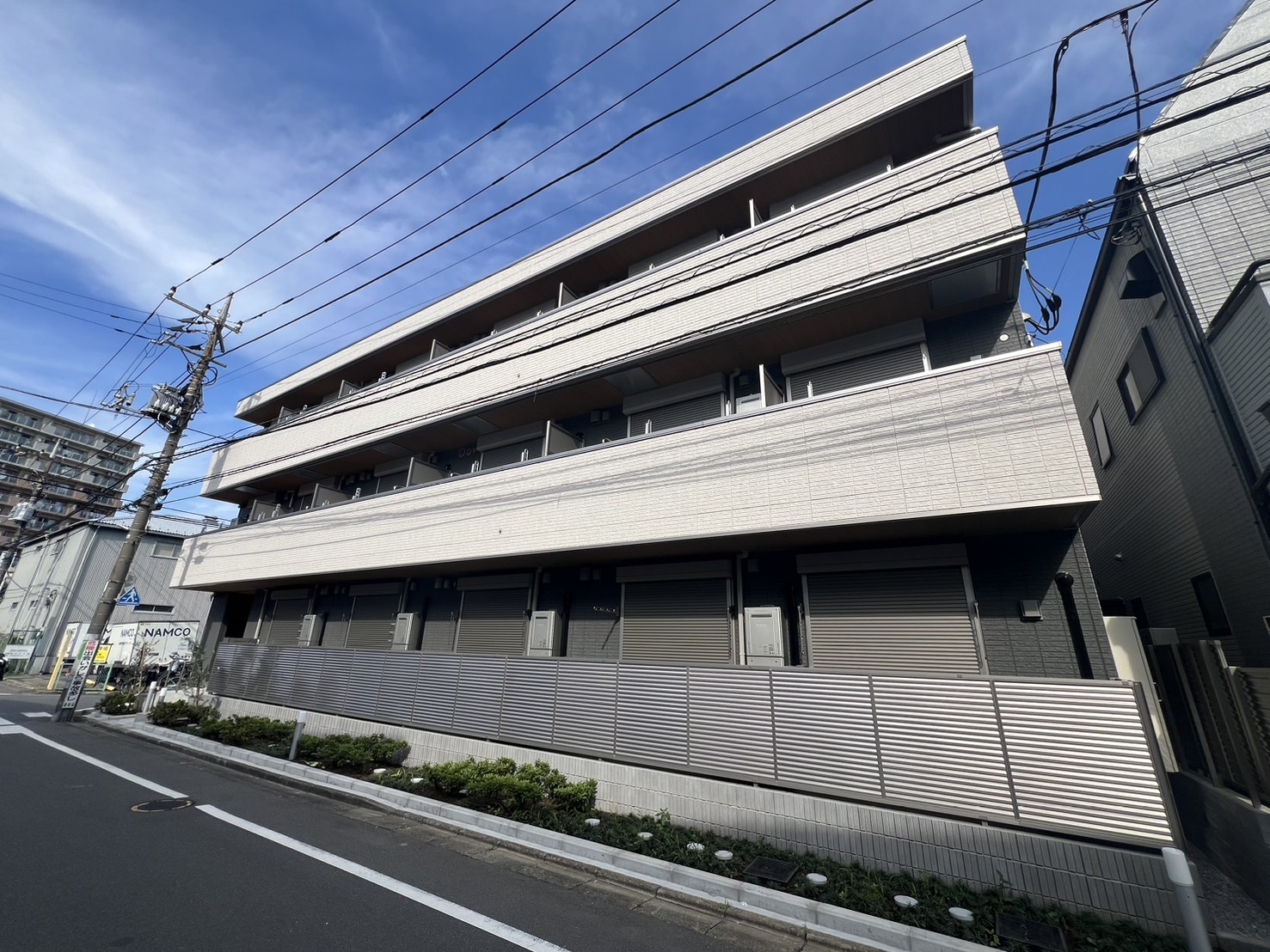 【グラナーデ高野台の建物外観】