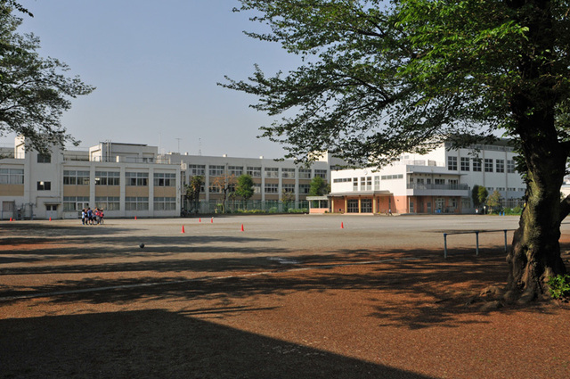 【大和市南林間のマンションの小学校】