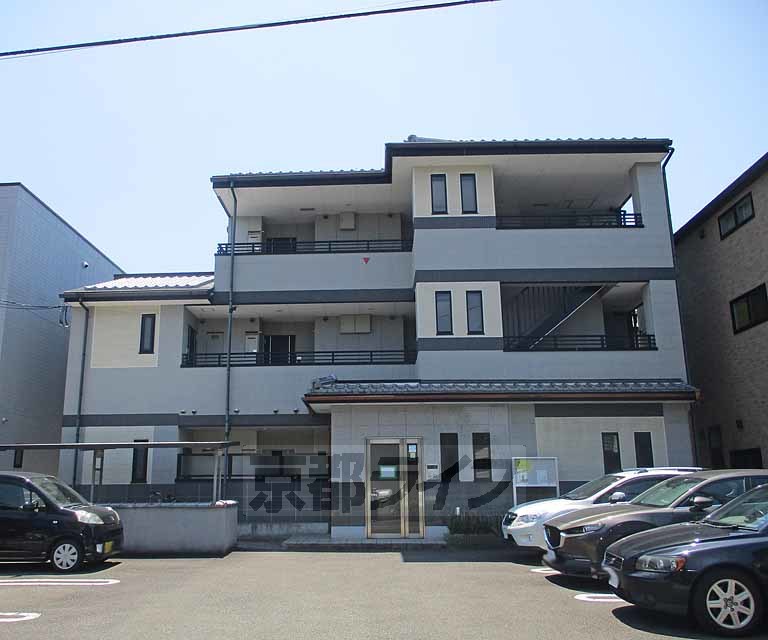 京都市西京区桂河田町のマンションの建物外観