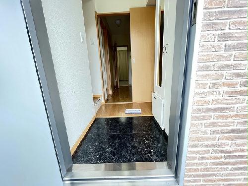 【レオパレスロハス富の原の玄関】