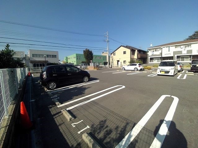 【近江八幡市浅小井町のアパートの駐車場】