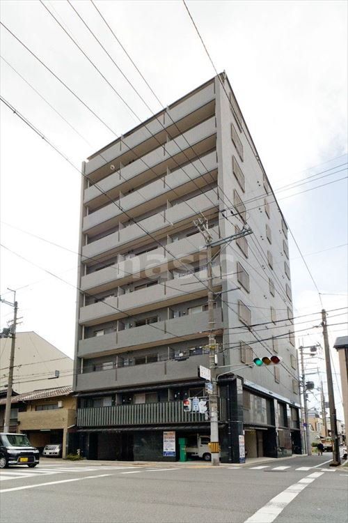 【京都市上京区北小路中之町のマンションの建物外観】