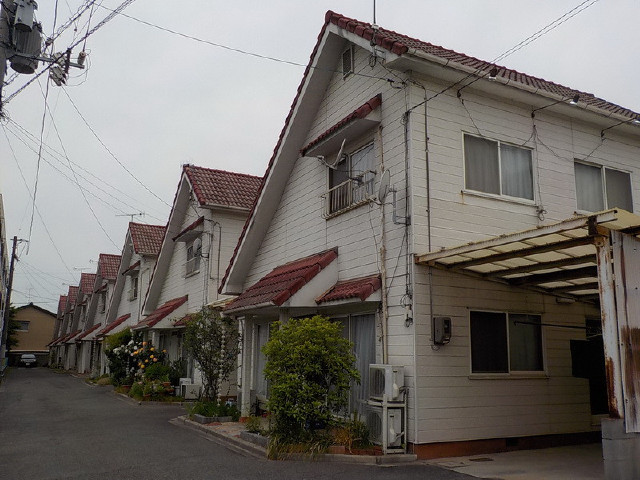 福山市西深津町のアパートの建物外観