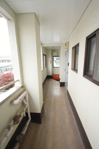 【川崎市幸区塚越のマンションのロビー】