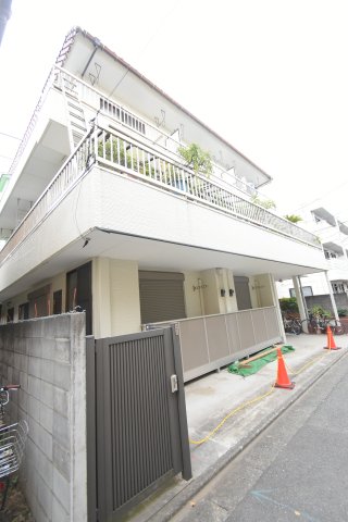 川崎市幸区塚越のマンションの建物外観