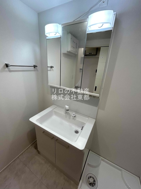 洗面設備　ヘアセット・メイクにも便利な洗面化粧台タイプ♪