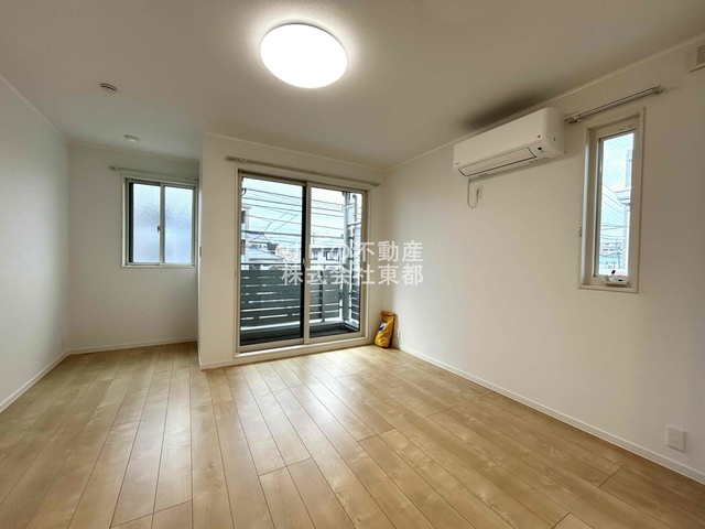 居室・リビング　南向きなので日当たりが良く日中は照明なしで過ごせます♪