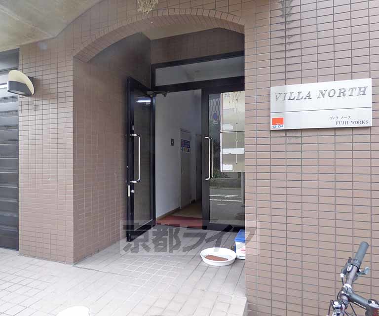 【京都市北区上賀茂松本町のマンションのエントランス】