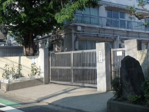 【吉岩荘の小学校】