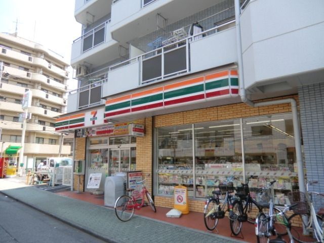 【足立区東綾瀬のマンションのコンビニ】