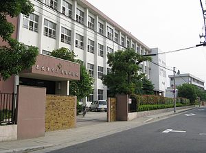 中学校　泉大津市立 東陽中学校（中学校）まで243m