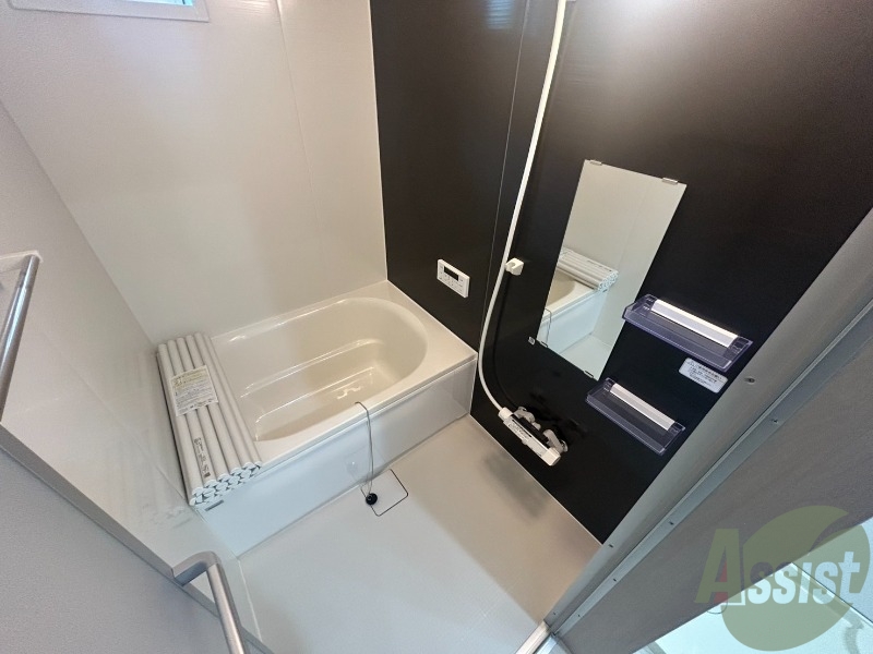 バス・シャワールーム　サーモスタット式水栓で温度調整もしやすくなっております。