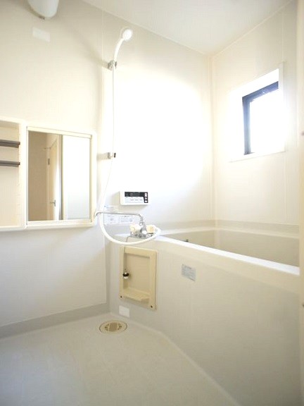 バス・シャワールーム　追い焚き機能付きです