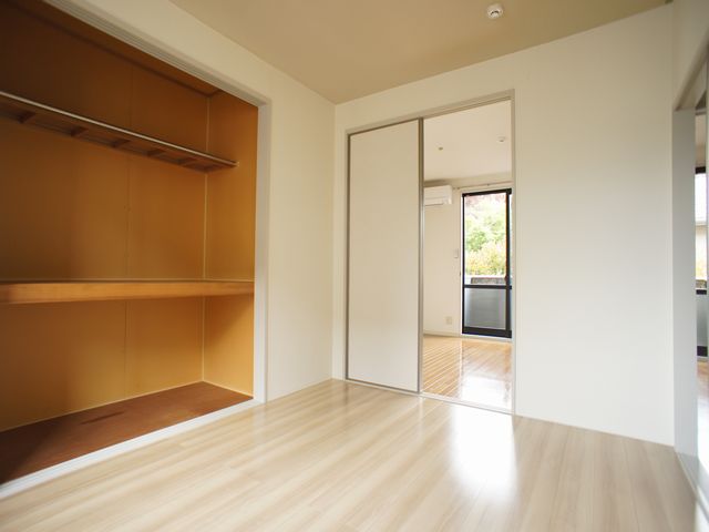 収納　充実収納付きの洋間です♪