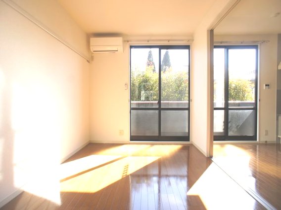 居室・リビング　快適に過ごせるエアコンが付いています♪