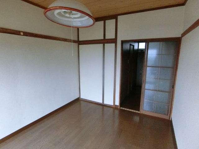 居室・リビング　フローリングの６帖のお部屋です。