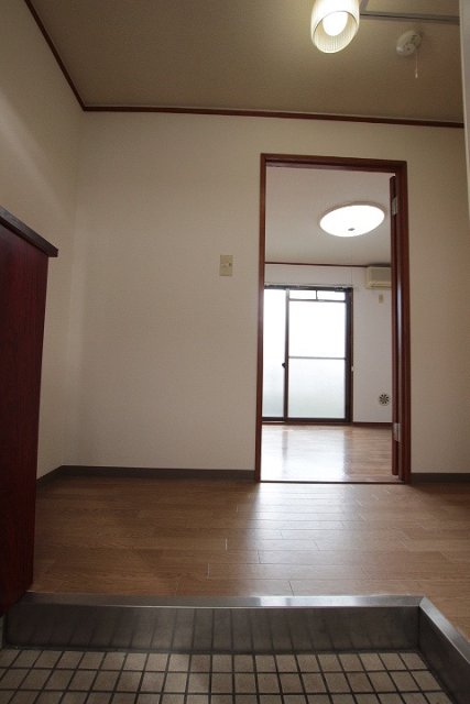 玄関　同物件別号室の写真です。