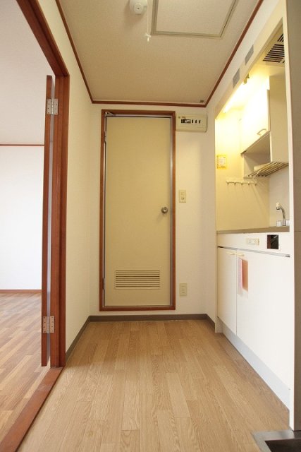 居室・リビング　同物件別号室の写真です。