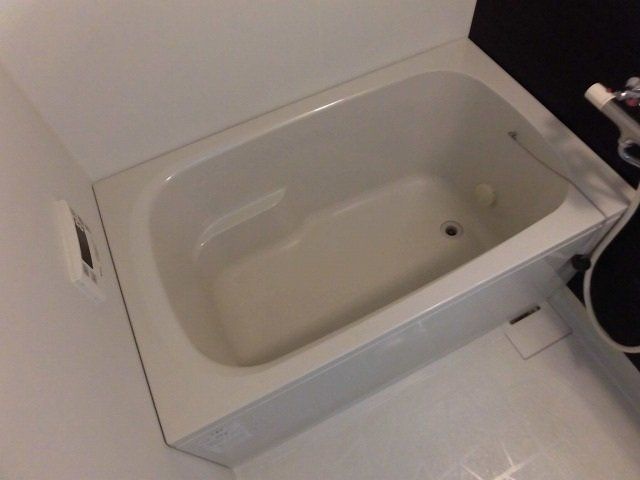 バス・シャワールーム　バスルームです。（追い焚き・浴室乾燥機付）