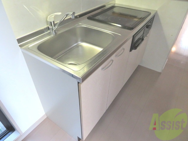 キッチン　広いキッチンですね、料理をされる方にも嬉しいですね