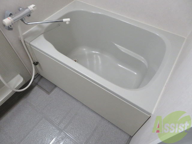 バス・シャワールーム　とても清潔感があり足もゆったり伸ばせますね