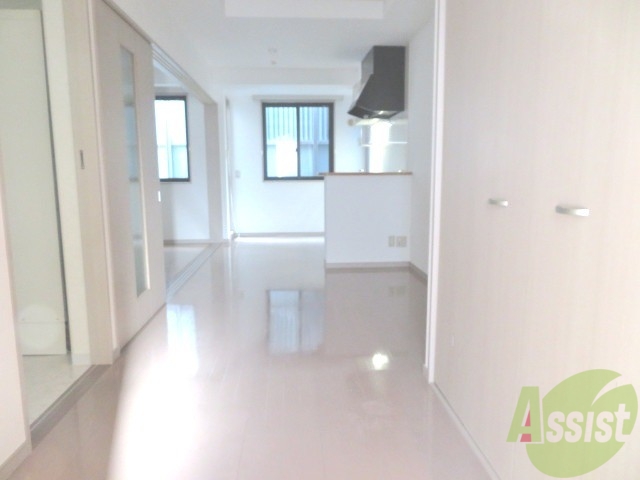 居室・リビング　とても広々したリビングですねリラックスできます