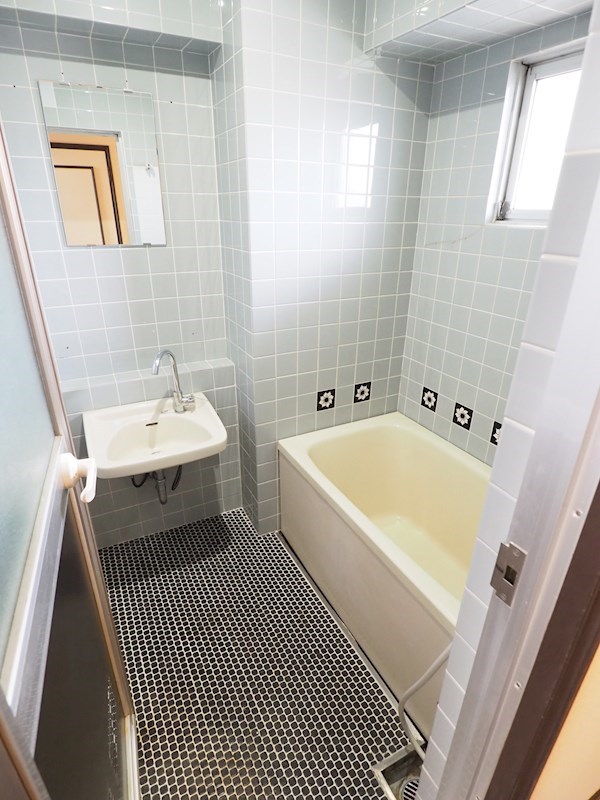 バス・シャワールーム　水回りもリフォーム済。