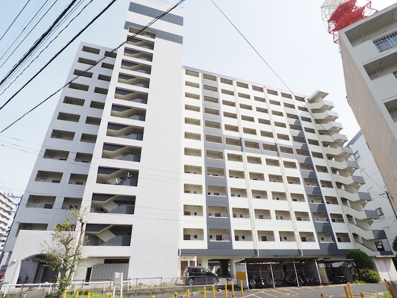 建物外観　市街地すぐ。