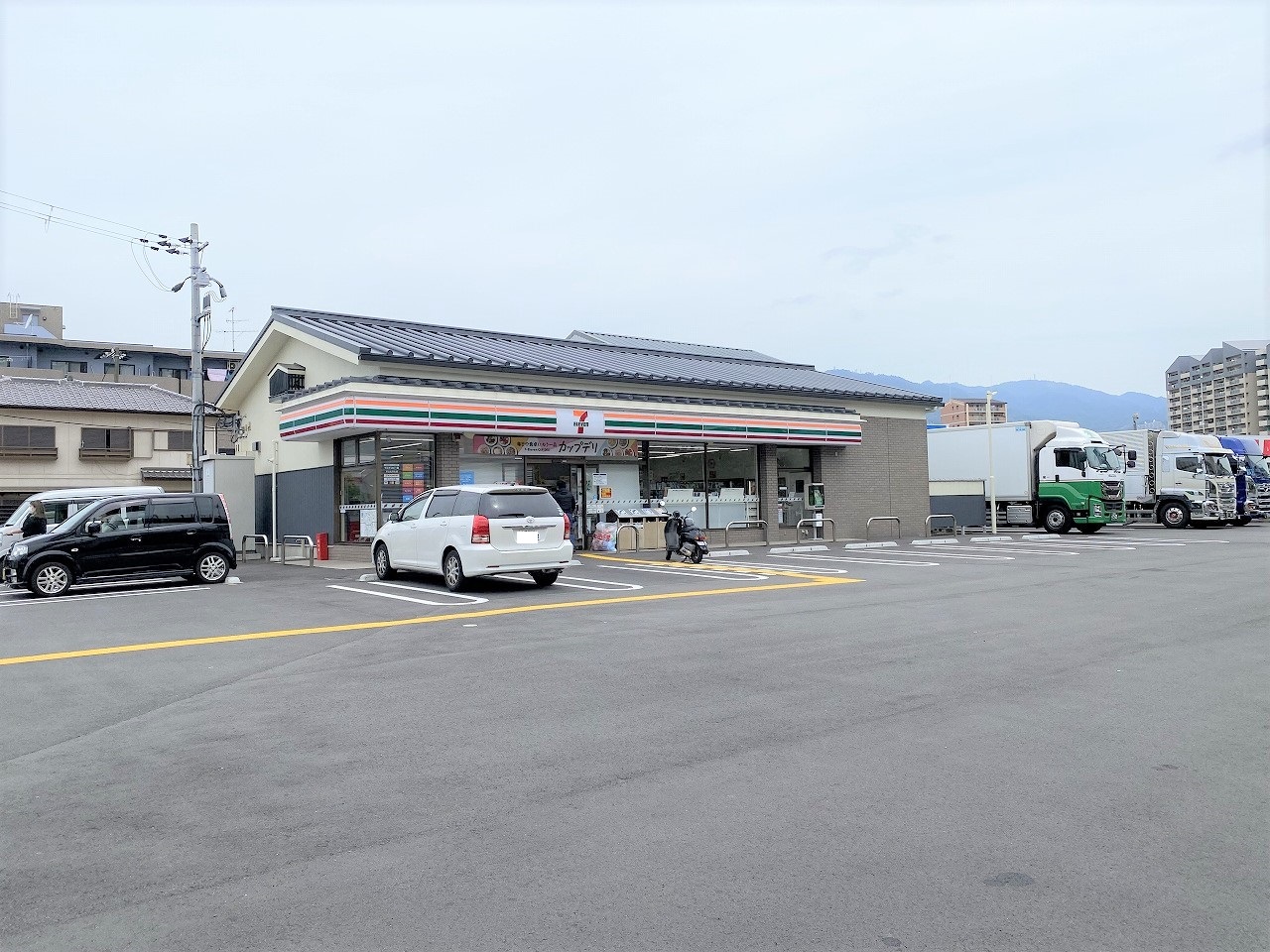 コンビニ　セブンイレブン神戸新在家南町3丁目店（コンビニ）まで88m