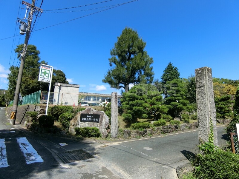 小学校　蒲郡市立蒲郡北部小学校（小学校）まで563m