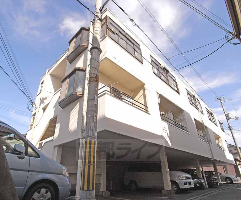 エントランス　建物外観です。