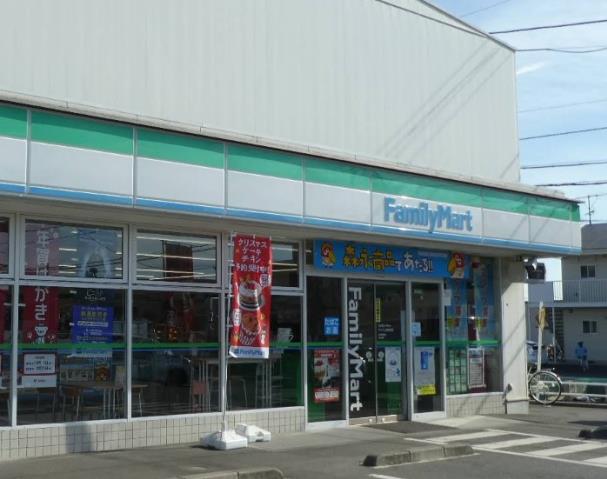 コンビニ　ファミリーマート（コンビニ）まで589m