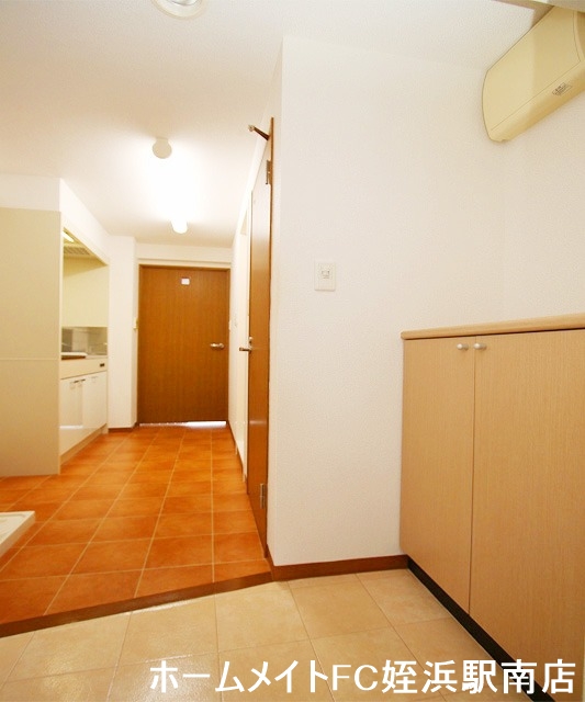 玄関　★玄関部分も広々としています★参考写真