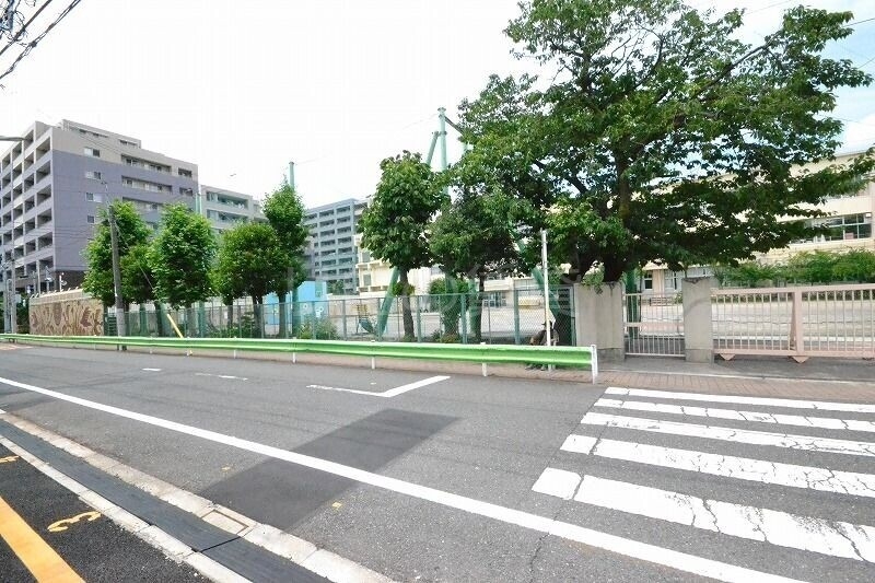 小学校　千鳥小学校（小学校）まで635m