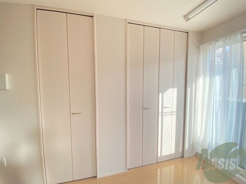 収納　収納はこちらのクローゼットをお使いください。