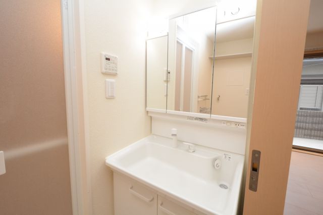 洗面設備　独立洗面化粧台付き！