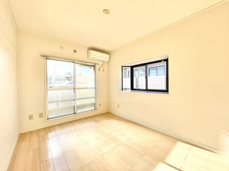 居室・リビング　３階角部屋です。