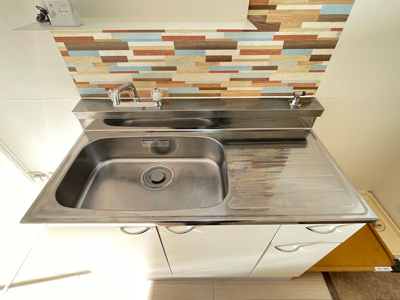 キッチン　アクセントクロスが素敵なキッチン