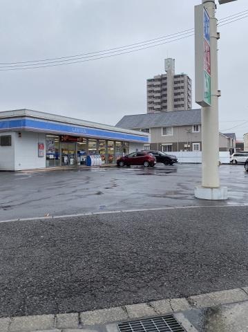 コンビニ　ローソン（コンビニ）まで477m