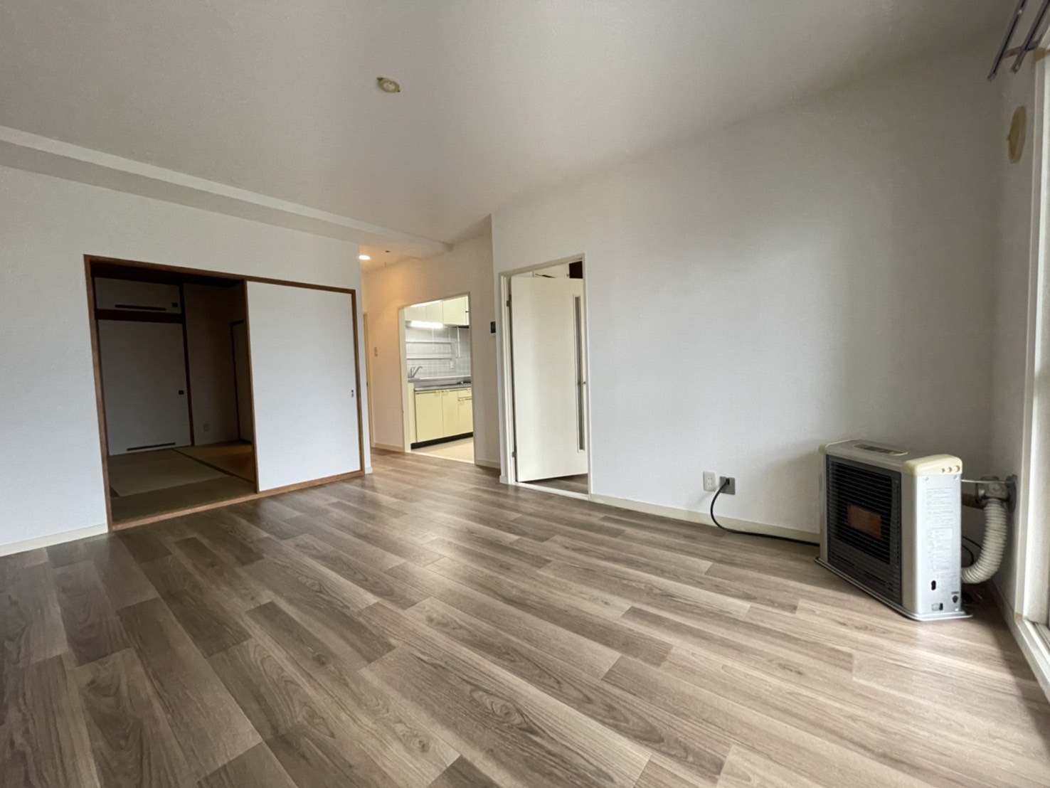 居室・リビング　他号室のお写真です。参考にご覧ください。