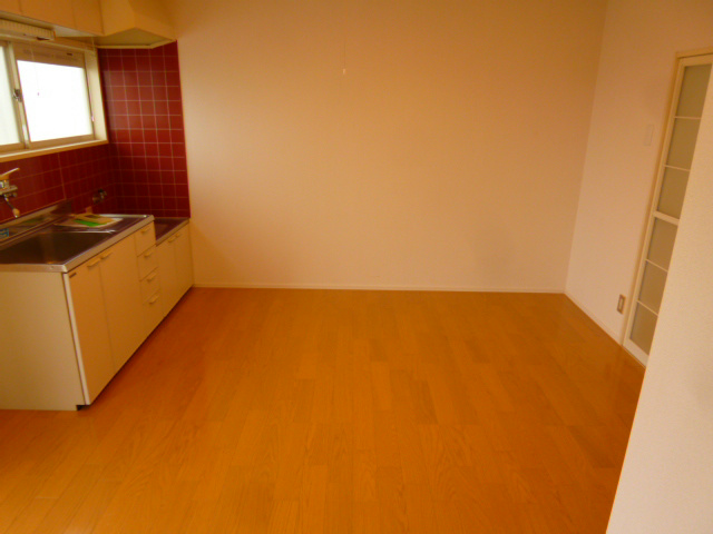 居室・リビング　7.5帖のリビングは日差しが入るので明るい♪