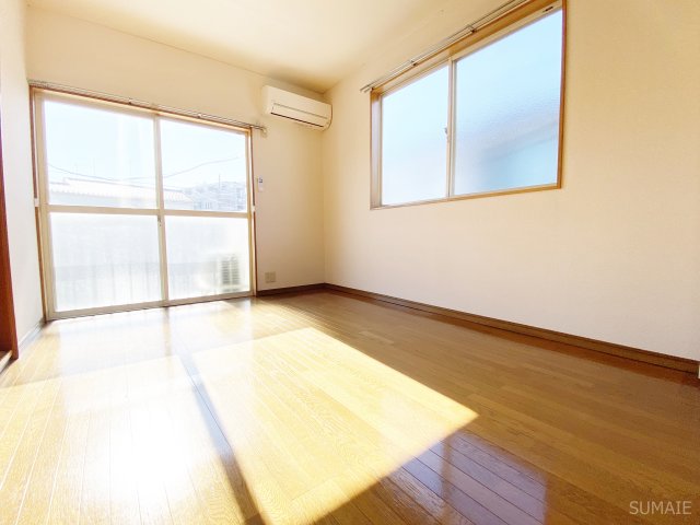 居室・リビング　角部屋2面採光☆