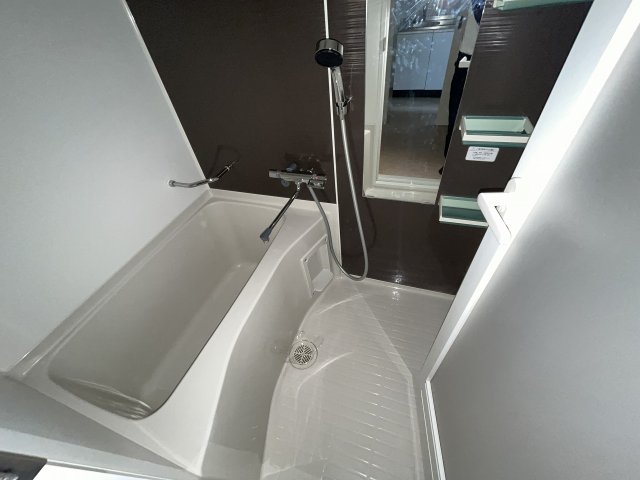 バス・シャワールーム　コンパクトで使いやすいお風呂です