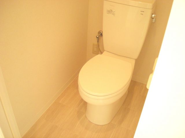 トイレ　別号室の参考写真です。