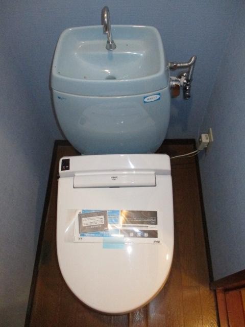 トイレ　温水洗浄便座搭載のトイレです☆