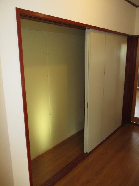 収納　廊下に広い物入あります☆