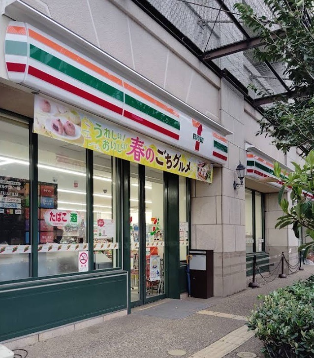 コンビニ　セブン-イレブン コスモスクエア駅前店（コンビニ）まで300m